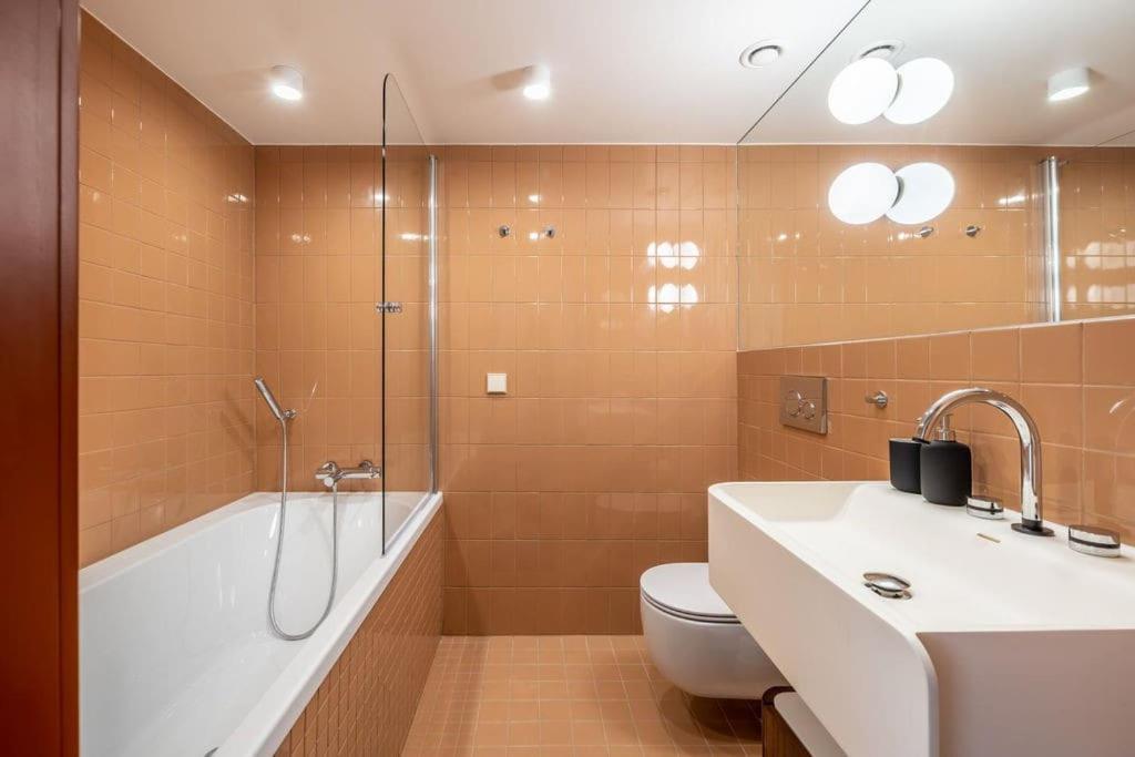 Designer Loft In The City Center Apartman Riga Kültér fotó